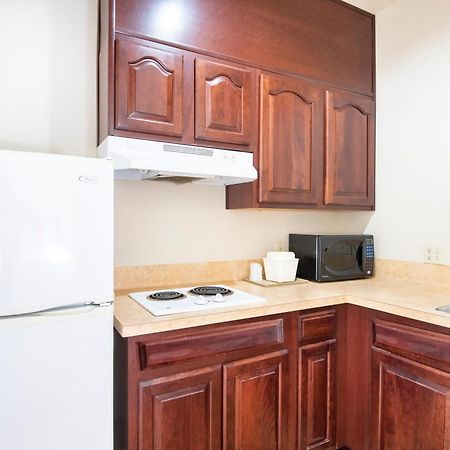 Oyo Townhouse Clute Lake Jackson Exterior photo