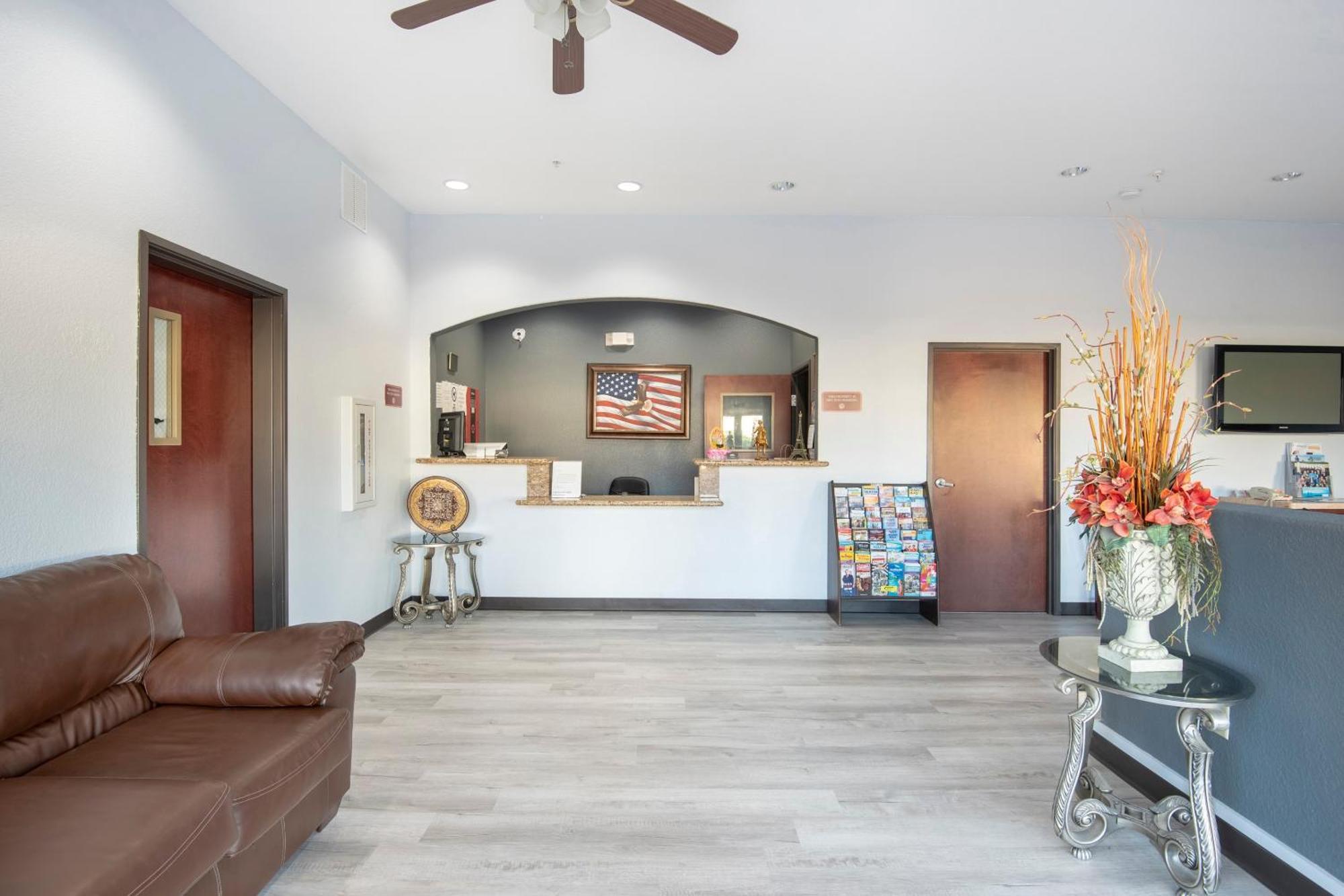 Oyo Townhouse Clute Lake Jackson Exterior photo
