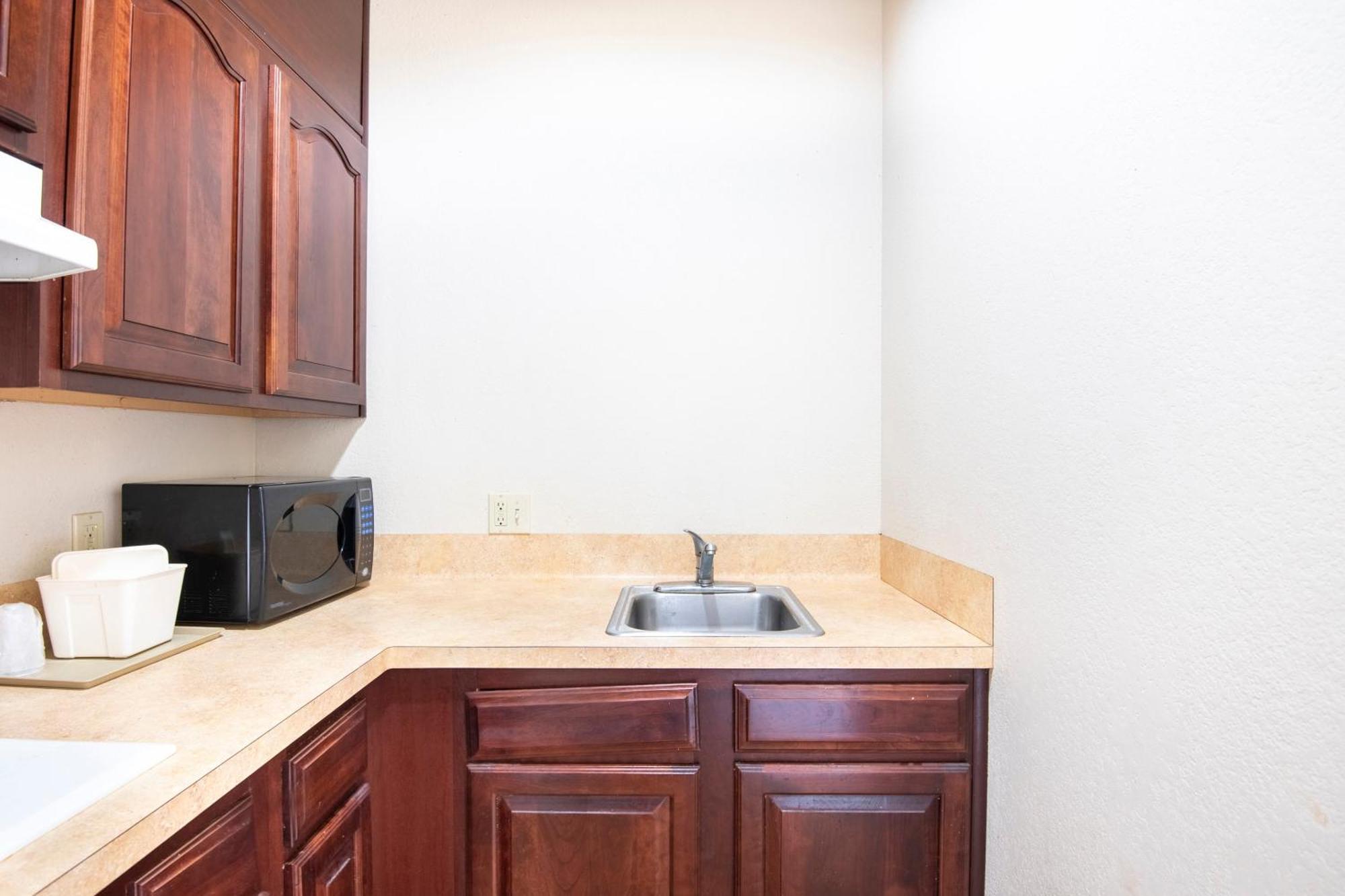 Oyo Townhouse Clute Lake Jackson Exterior photo
