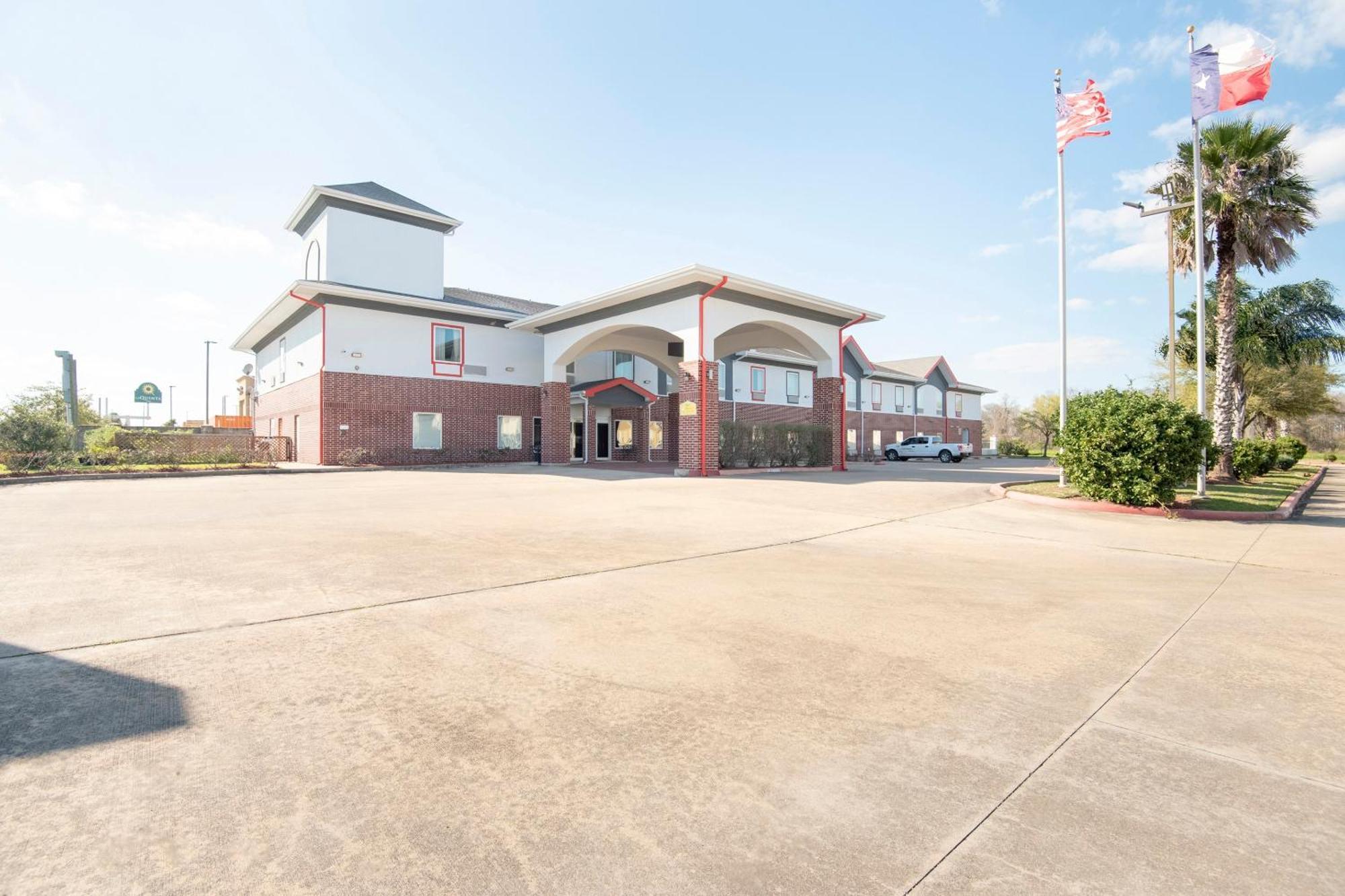 Oyo Townhouse Clute Lake Jackson Exterior photo