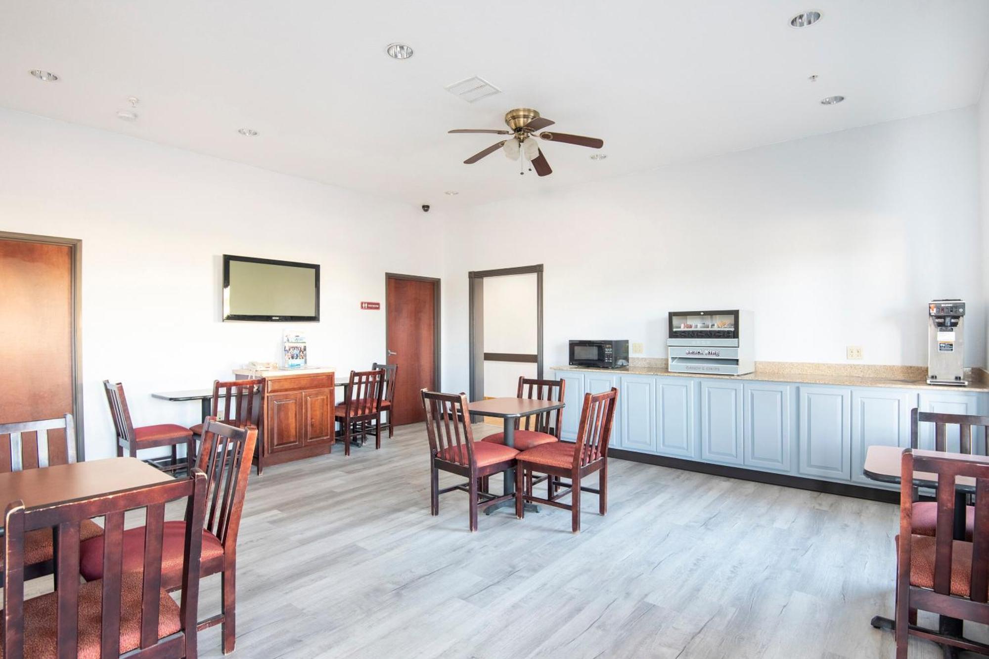 Oyo Townhouse Clute Lake Jackson Exterior photo
